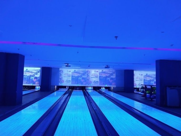 Go Bowling at Blu_O_1